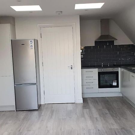 Orchid Lodge - Two Bed Generous Flat - Parking, Netflix, Wifi - Close To Blenheim Palace & Oxford - F4 Kidlington Exterior photo
